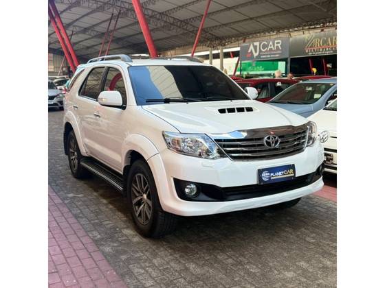 TOYOTA HILUX SW4 3.0 SRV 4X4 7 LUGARES 16V TURBO INTERCOOLER DIESEL 4P AUTOMÁTICO TOYOTA HILUX SW4 3.0 SRV 4X4 7 LUGARES 16V TURBO INTERCOOLER DIESEL 4P AUTOMÁTICO